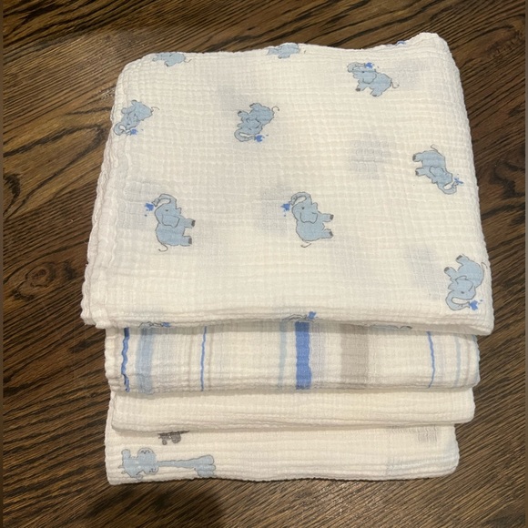 Bundle of 4 ‘Aden + Anais’ Beautiful Baby Swaddles! - Picture 2 of 14